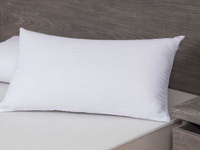 Si estás por tirar la almohada de lo manchada que está, mirá este truco de limpieza para desinfectarla y dejarla como nueva