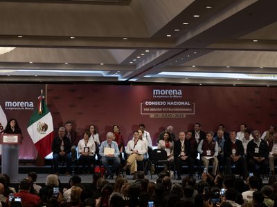 Escándalos de corrupción, viajes, lujos y reforma electoral, dividen a Morena