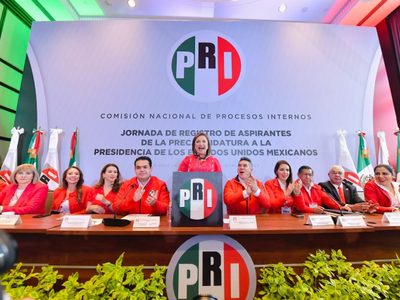 PRI arropa a Xóchitl Gálvez y la registra como su precandidata presidencial