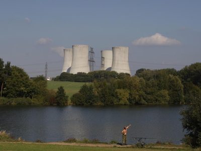Tres compañías buscan construir reactor nuclear en la República Checa