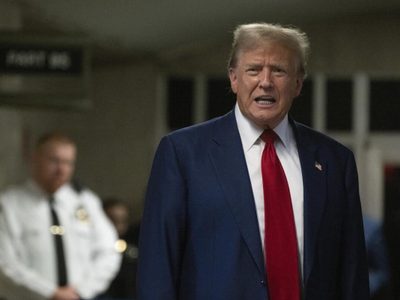 Trump regresa a hacer campaña; iría a prisión si viola orden mordaza