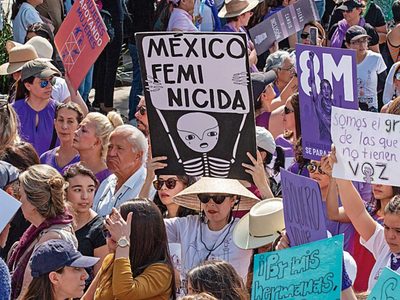 Feministas fueron golpeadas por más de 30 hombres dentro de instalaciones del MP en Edomex