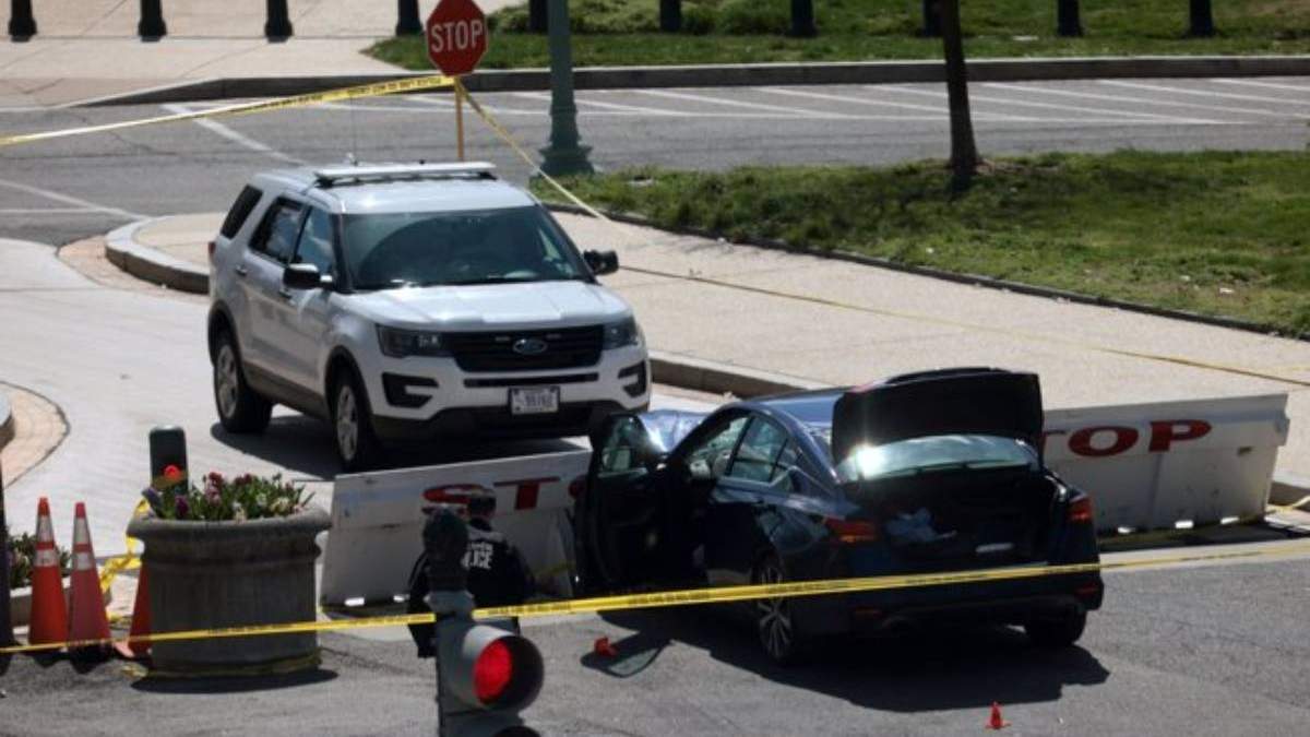 El Capitolio de EU, cerrado después que un coche embistiera contra dos agentes de Policía