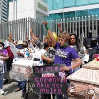 "En Puebla tenemos un gobernador que miente y oculta la desaparición", gritan mujeres en marcha 8M