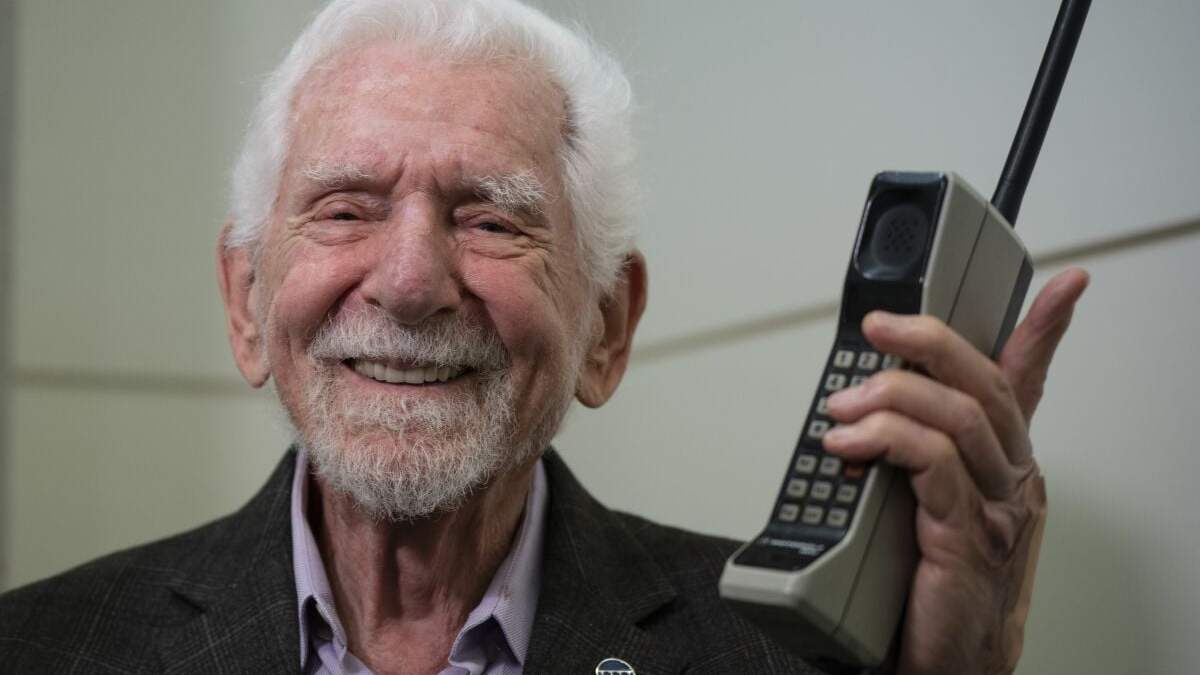 El inventor del primer teléfono móvil comercial