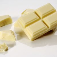 Chocolate blanco en tableta y vegano: así lo podés preparar en casa, igual de rico que el comprado