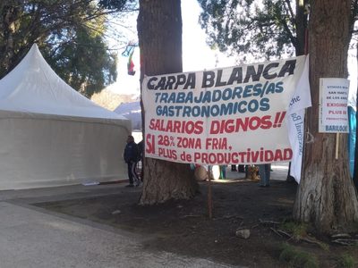 Gastronómicos de San Martín de los Andes continúan el reclamo por salarios dignos