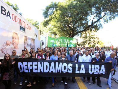 La UBA convocó a marchar en defensa del salario y la Ley de Financiamiento Universitario