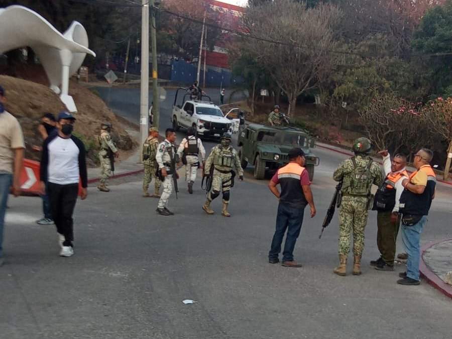 Estudiantes de la UAEM denuncian hostigamiento militar y policial en medio del paro
