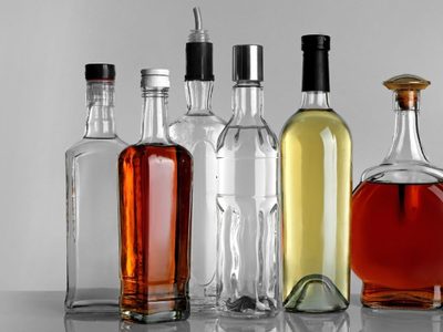 No tires las botellas de licor: mirá cómo transformarlas para darle el toque más vintage a tu living