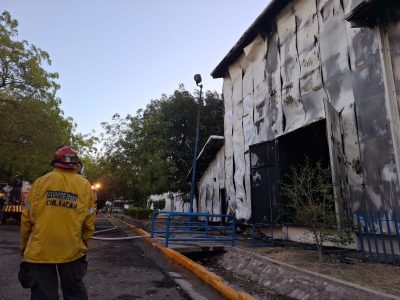 Incendio consume el Teatro Universitario de la Autónoma de Sinaloa