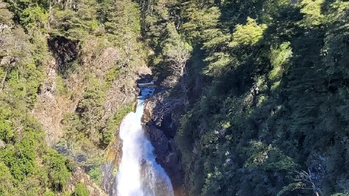 Cascada Chachín. Fuente: (AllTrails)