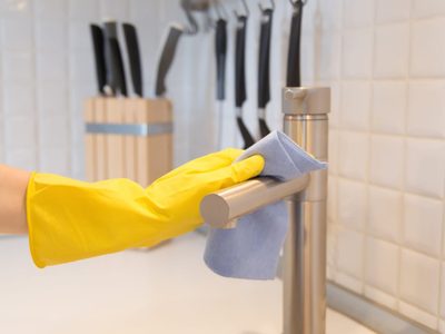 Para la higiene hogareña, deben usarse productos que limpien y desinfecten