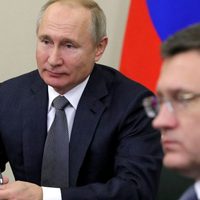 Rusia espera la recuperación de los precios del petróleo para modificar su estrategia en el mercado