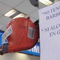 Coronavirus: las farmacias de la Ciudad podrán producir alcohol en gel y repelentes