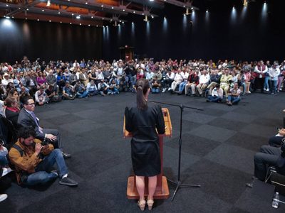 Ante transportistas, Sheinbaum plantea ampliar la autopista Puebla-Orizaba