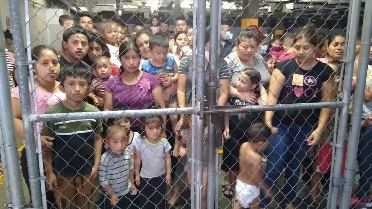 Migrantes hacinados en la estación migratoria La Mosca, en Chiapas