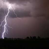 Rige una alerta amarilla por tormentas y vientos fuertes para este jueves