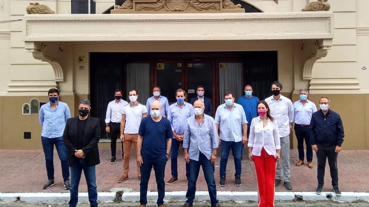 La reunión de Horacio Rodríguez Larreta con María Eugenia Vidal e intendentes. Fuente: (Twitter)