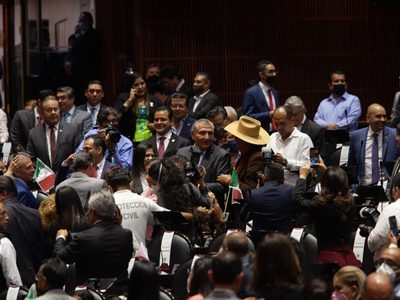 Morena retrasa instalación del congreso general; Adán Augusto entrega informe de AMLO