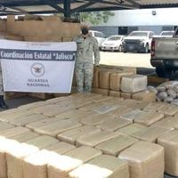 Vinculan a proceso a un hombre que transportaba mariguana, metanfetamina y armas