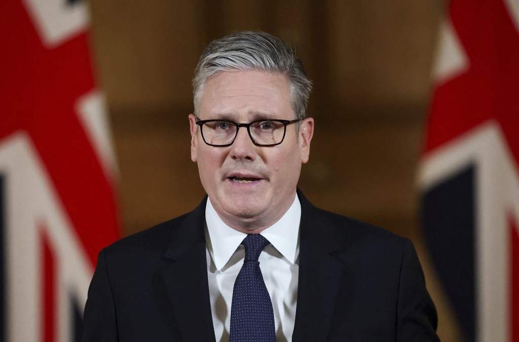 El primer ministro británico, Keir Starmer, pronuncia una declaración en el número 10 de Downing Street, el día en que se convocó al gabinete para tratar la situación en Gaza, en Londres, el martes 29 de julio de 2025.