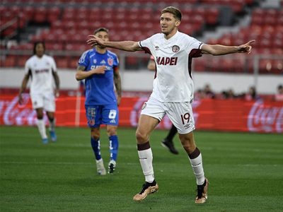 Lanús ganaba 2 a 0, pero le regalaron un penal a la U y terminaron 2 a 2