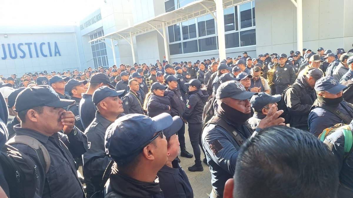 Policías estatales de Oaxaca se van a paro