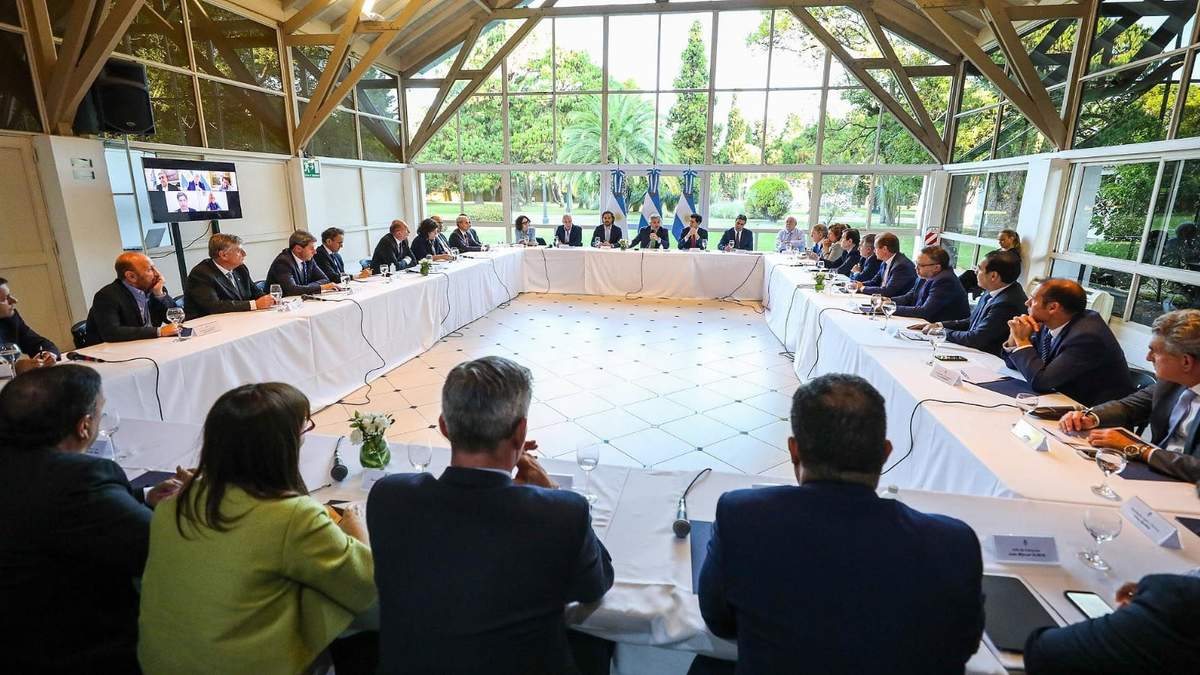 Reunión con gobernadores. Fuente: (Instagram)