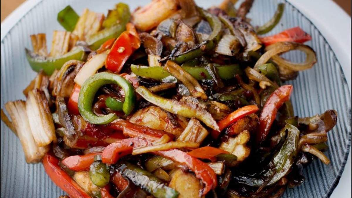 Chop suey, salteado de verduras y carnes. Fuente: (Instagram)