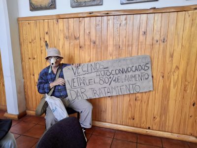 Se inauguraron las sesiones en el Concejo Junín de los Andes y un "therian" protestó contra el aumentazo