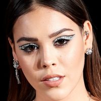 Danna Paola decidió presumir las críticas de sus fans muy bien acompañada