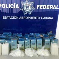 Aseguran más de un kilo de crystal oculto en cajas de velas que serían enviadas a Sinaloa
