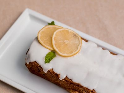 Budín de limón y frutilla: una bomba de sabor para comenzar la semana y disfrutar del postre más rico