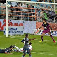 Pachuca gana 1-0 en la ida de la final; el árbitro le perdona un penal al Monterrey