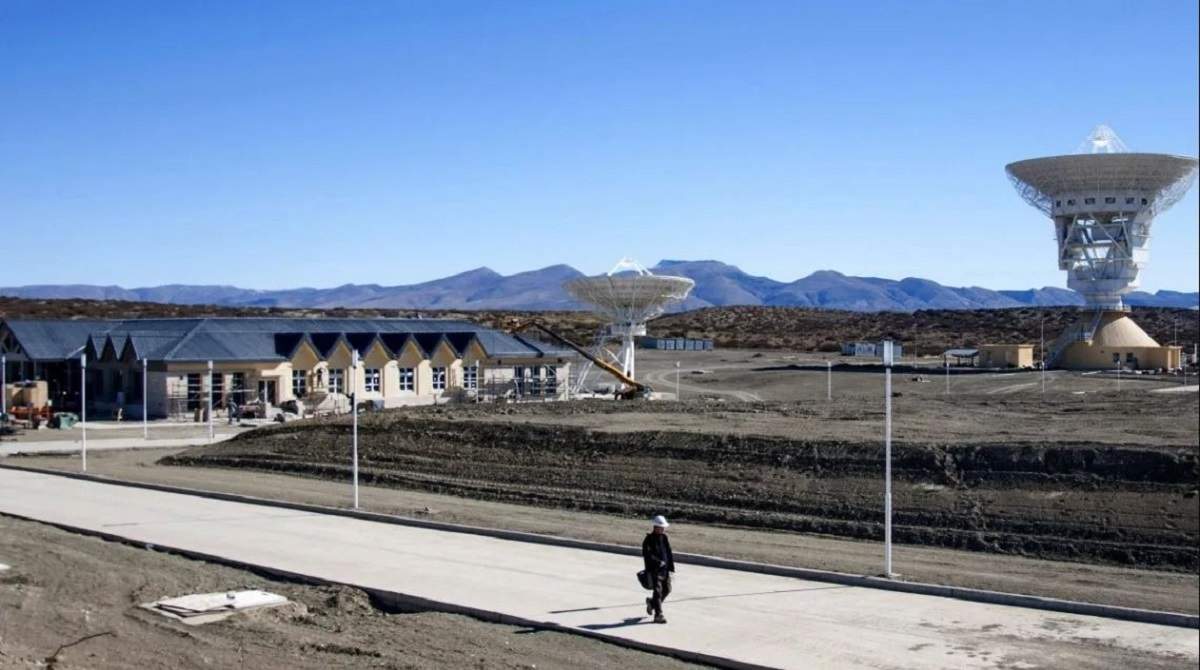 La base, se encuentra en las proximidades de Bajada del Agrio y contiene antenas de radio de gran tamaño. Fuente: (Ámbito)
