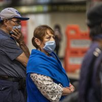 ¿No sabes cómo usar el cubrebocas correctamente? La OMS publica guía paso a paso