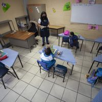 Clases presenciales, aún en semáforo rojo: López-Gatell