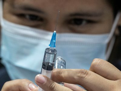 Vacuna contra el coronavirus: más de 100 mil personas acudieron a vacunarse en las últimas horas