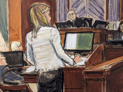 Donald Trump testifica por menos de tres minutos y es reprendido por el juez en juicio de difamación