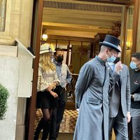 "El ratero ya se va", captan a Enrique Peña Nieto al salir de un hotel en Roma junto a su novia