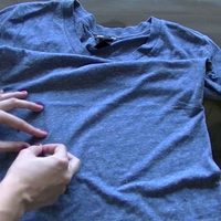 Pensalo antes de tirar tu remera vieja: mirá cómo crear este bolso canchero y a la moda para la primavera