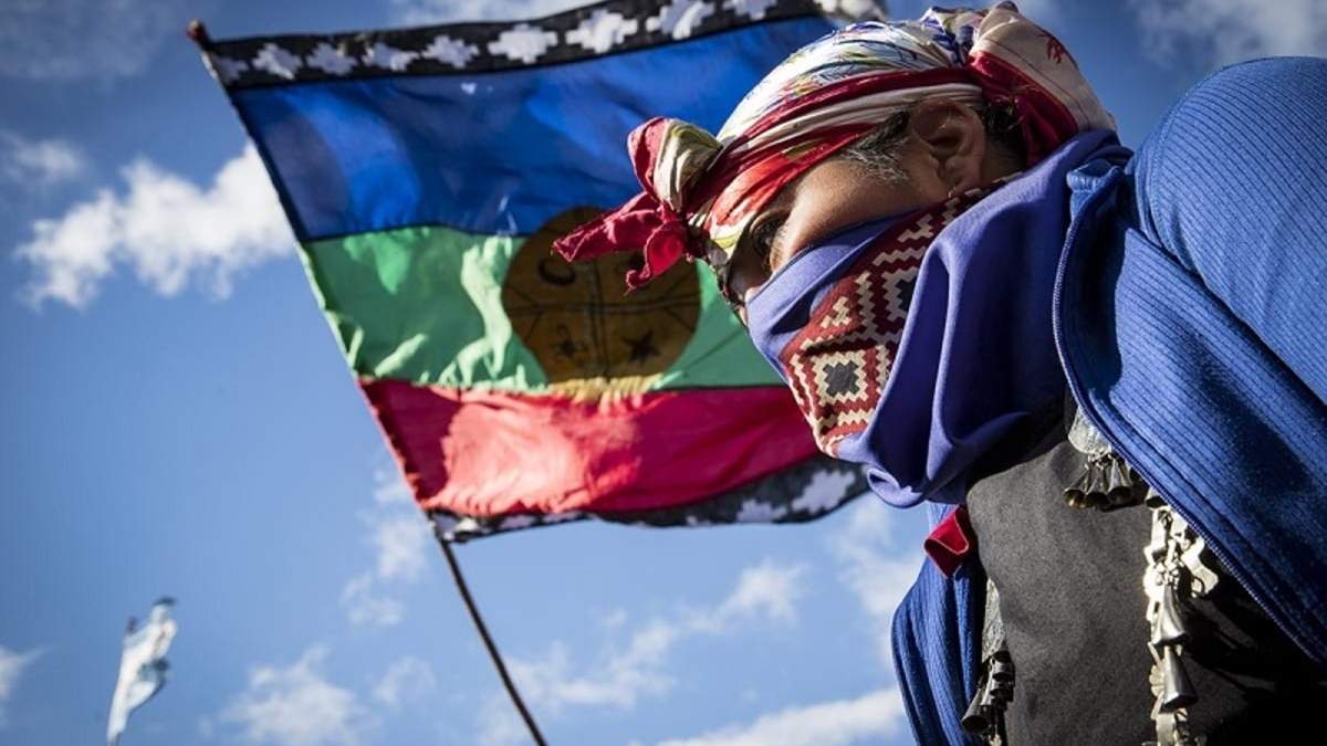 Nahuel le pide al gobernador que cumpla su compromiso con la comunidad Mapuche. Fuente: (Facebook)