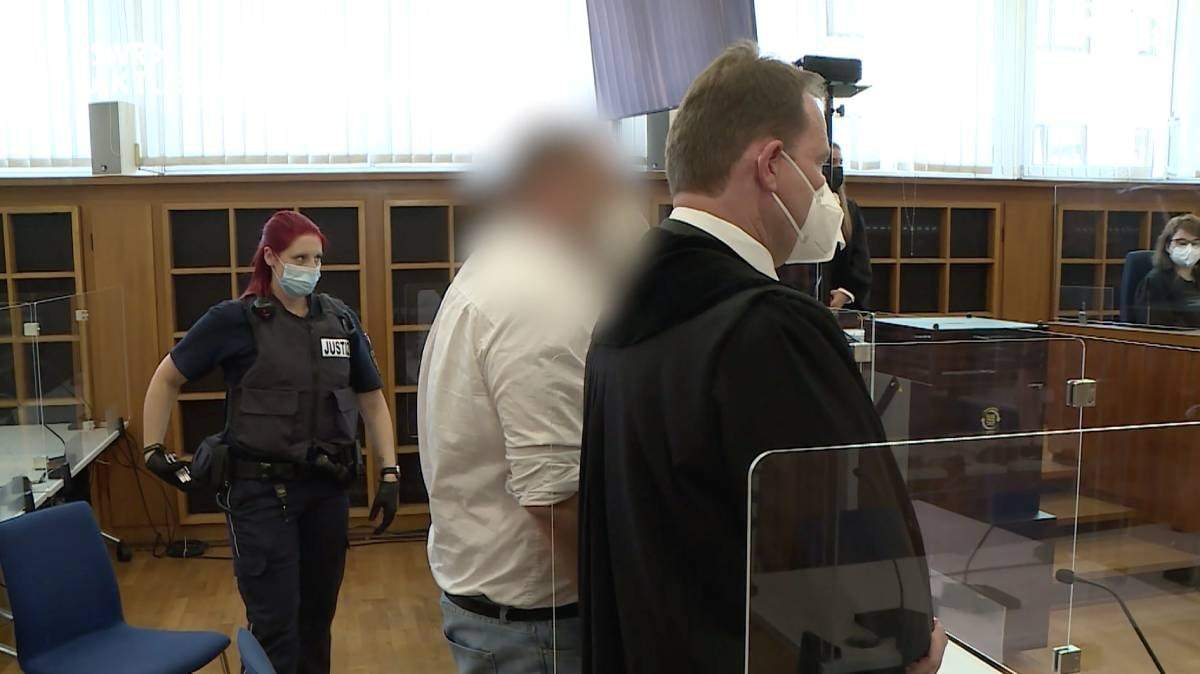 Sesión del tribunal en el que fue sentenciado el bombero