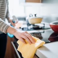 Con pocos ingredientes, así podés preparar este infalible desengrasante casero para la suciedad más rebelde