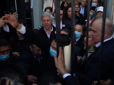 Claudio X. González exige a Monreal definirse; "ni cantos de sirena ni amenazas", replica el senador
