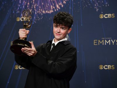 Momentos de los Emmy: Tramell Tillman, Colbert gana y un joven que salió de su zona de confort