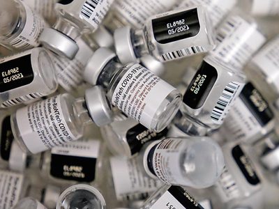 EU, a favor de suspender patentes de vacunas para acelerar el fin de la pandemia