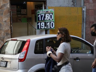 Peso pierde ante incertidumbre de la guerra en Medio Oriente