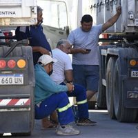 Camioneros varados: llegó una solución por el corte de Salud en Villa La Angostura